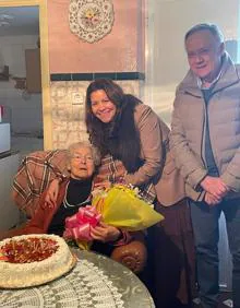 Imagen secundaria 2 - La frexnense Isabel Chamorro ha celebrado su 101 cumpleaños