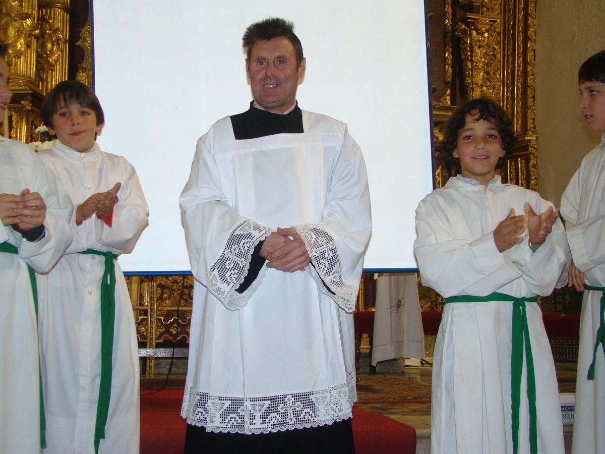 La parroquia homenajea a su sacristán en un celebración multitudinaria