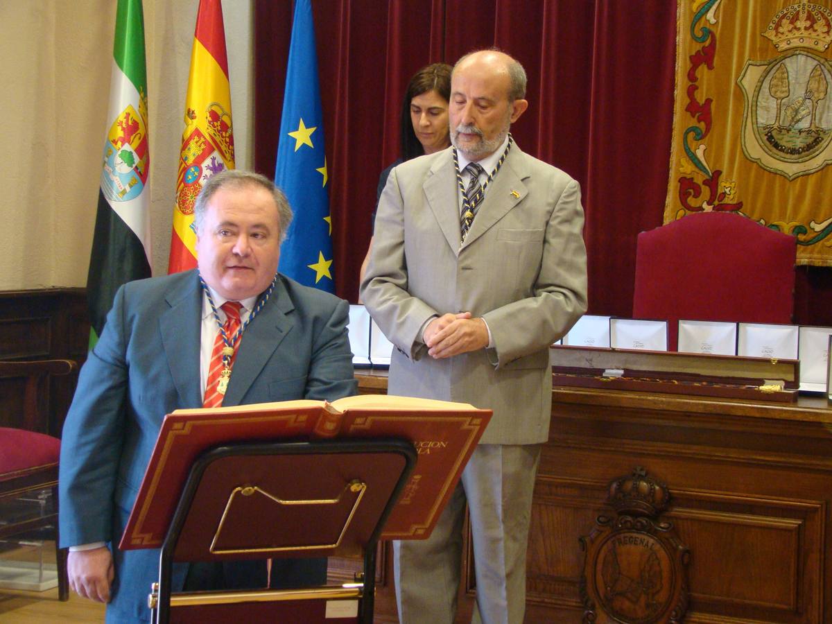 Juan Francisco Ceballos en su penúltima toma de posesión la que le convirtió por última vez en alcalde de Fregenal en 2011 