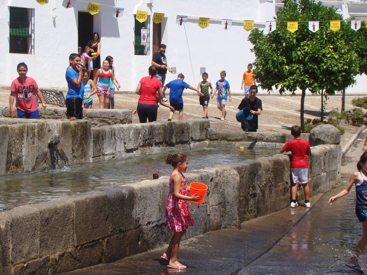 La batalla del agua en La Fontanilla el pasado año. 