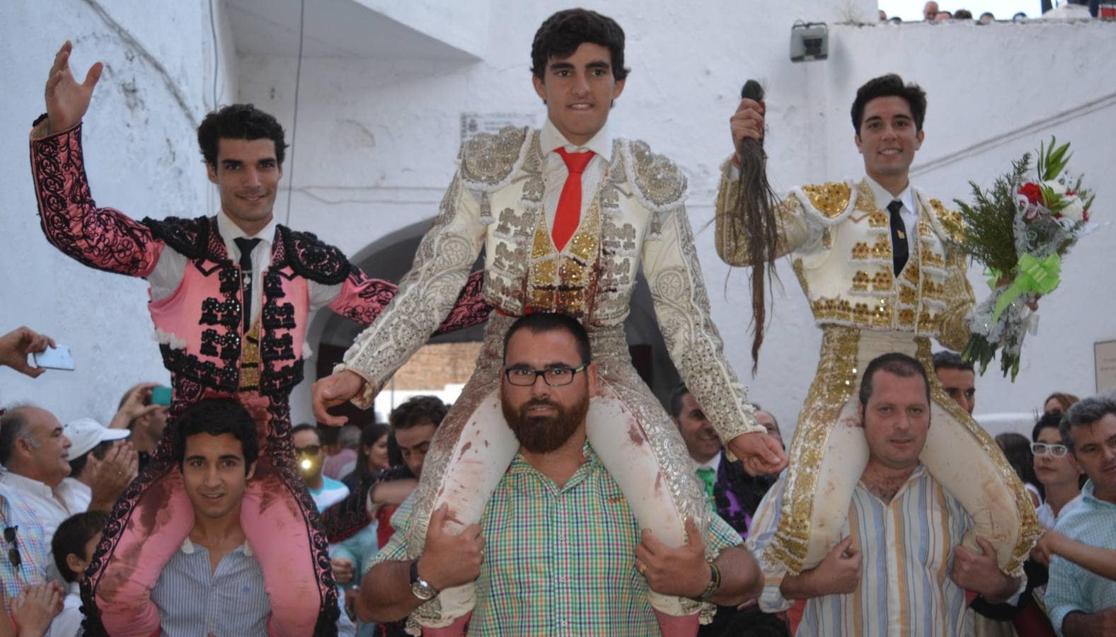 Puerta grande para los tres actuantes en Fregenal de la Sierra con indulto de Bolsico al sexto. 