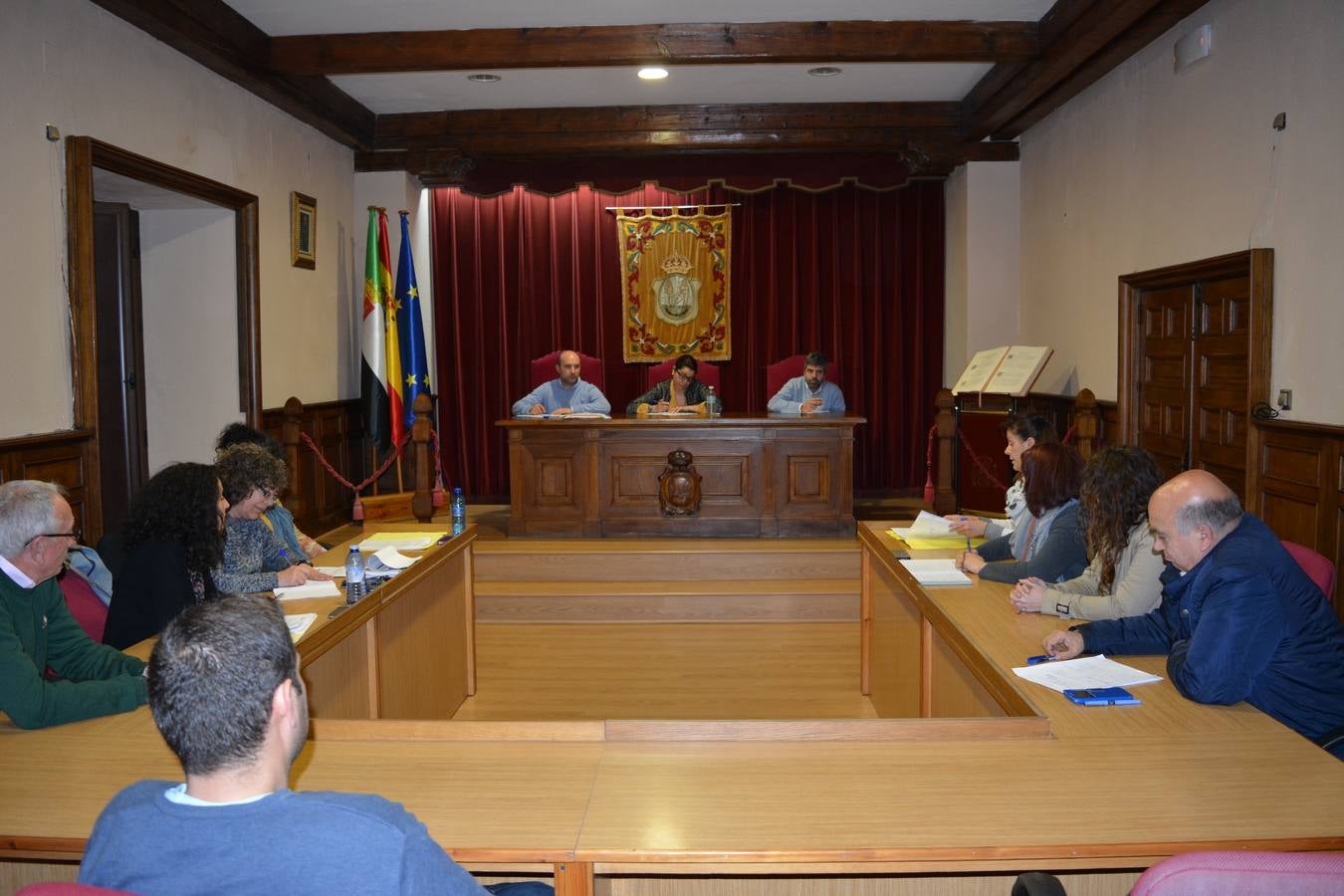 El pleno da luz verde por unanimidad al inicio del expediente para que Fregenal tenga una oficina permanente para la obtención de DNI y pasaporte