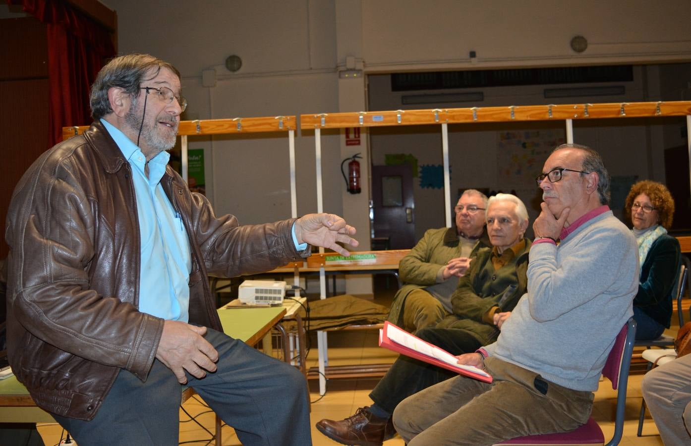“En Extremadura nos sobra electricidad, que se llevan a Madrid y además no pagan por ella”