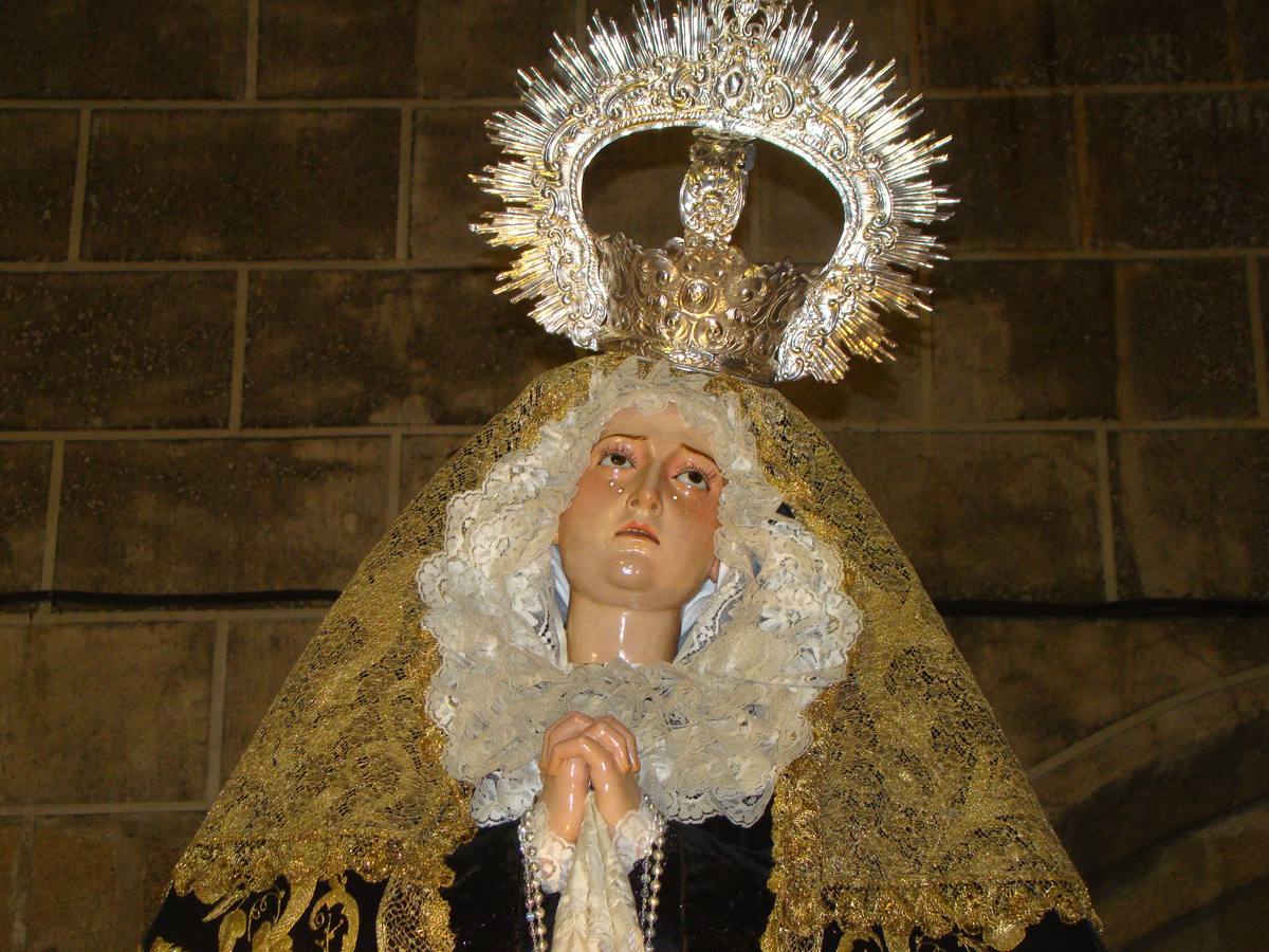 Besamanos de Nuestra Señora de la Soledad y descendimiento del Cristo del Perdón