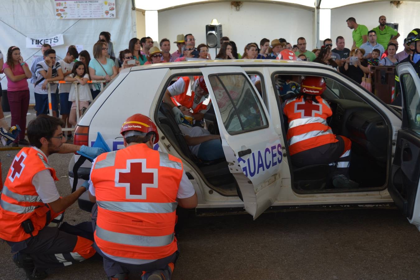 Imagen de un simulacro de accidente con intervención de Cruz Roja. 