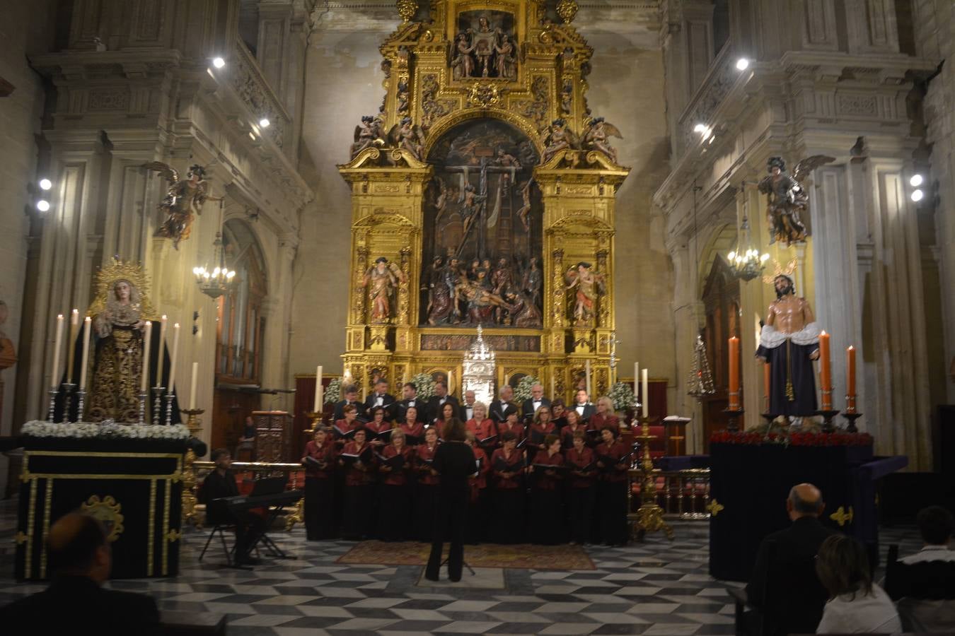La Coral Frexnense en la parroquia del Sagrario de la Catedral de Sevilla.  ALBERTO MÁRQUEZ