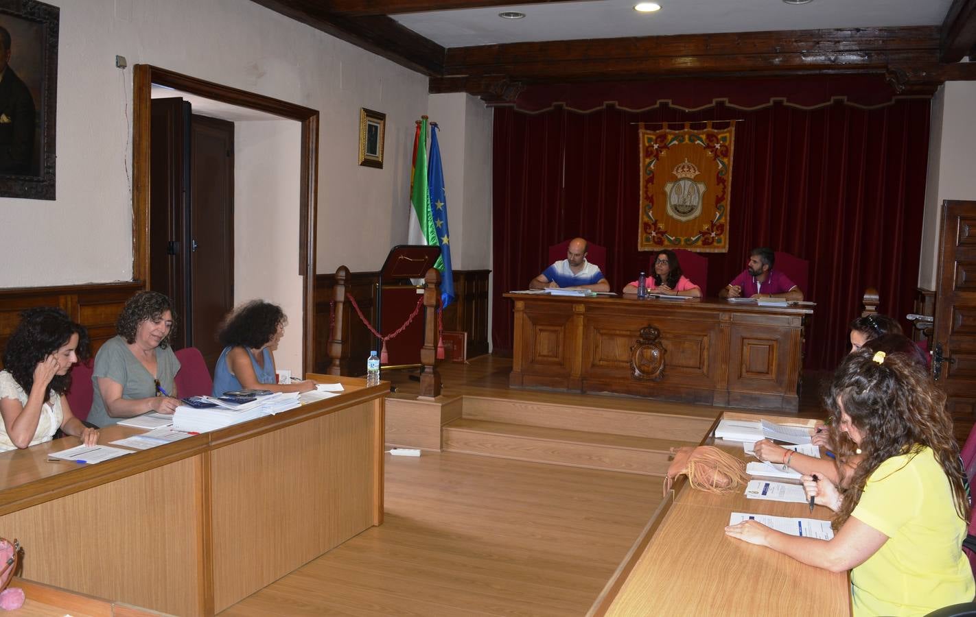 Tres mociones que no alcanzaron la unanimidad llevan al pleno diferentes formas de defender los intereses de la mujer ante el 8 de marzo