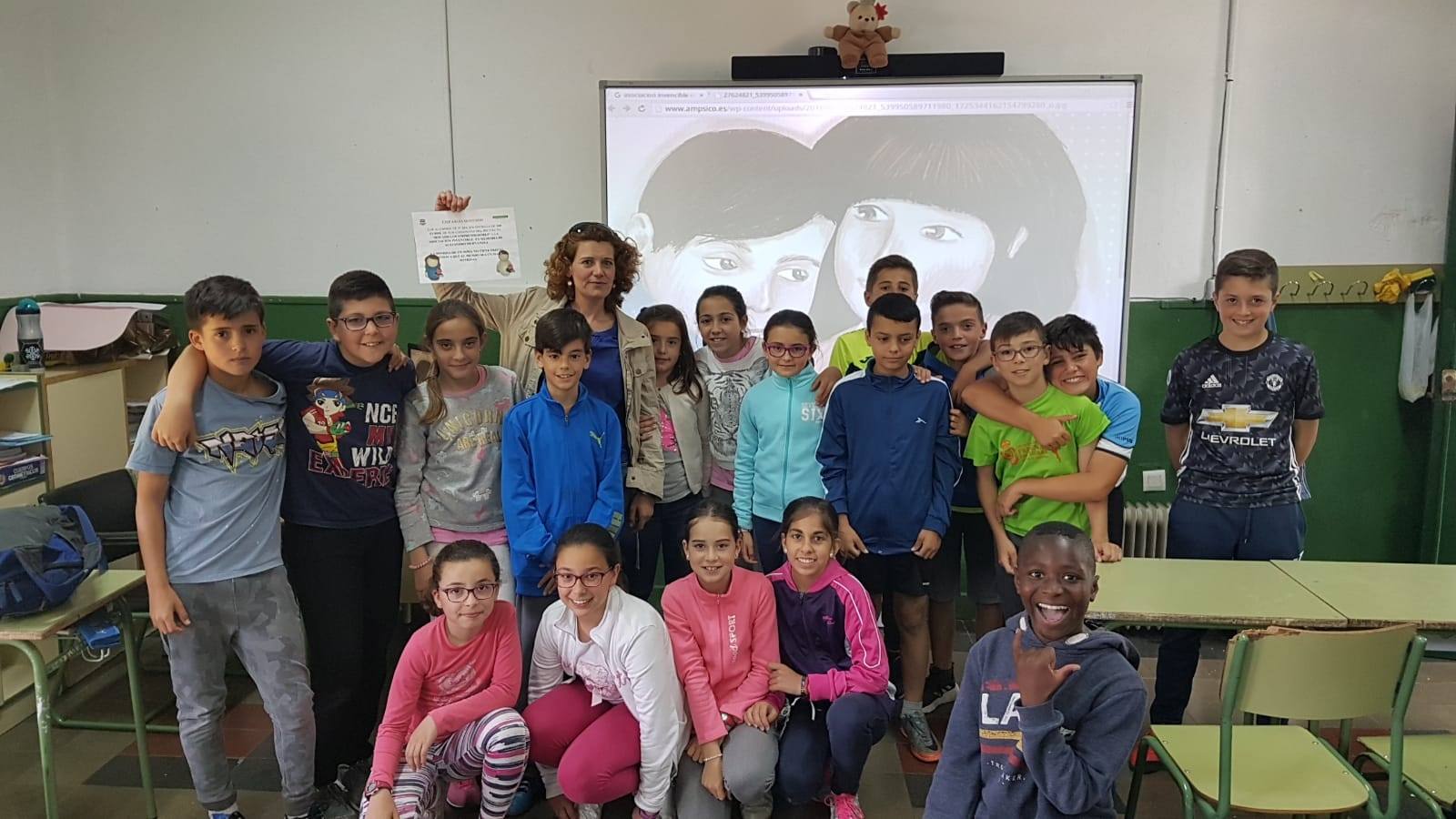 Alumnos del CEIP Arias Montano muestran su solidaridad con la Asociación Invencible