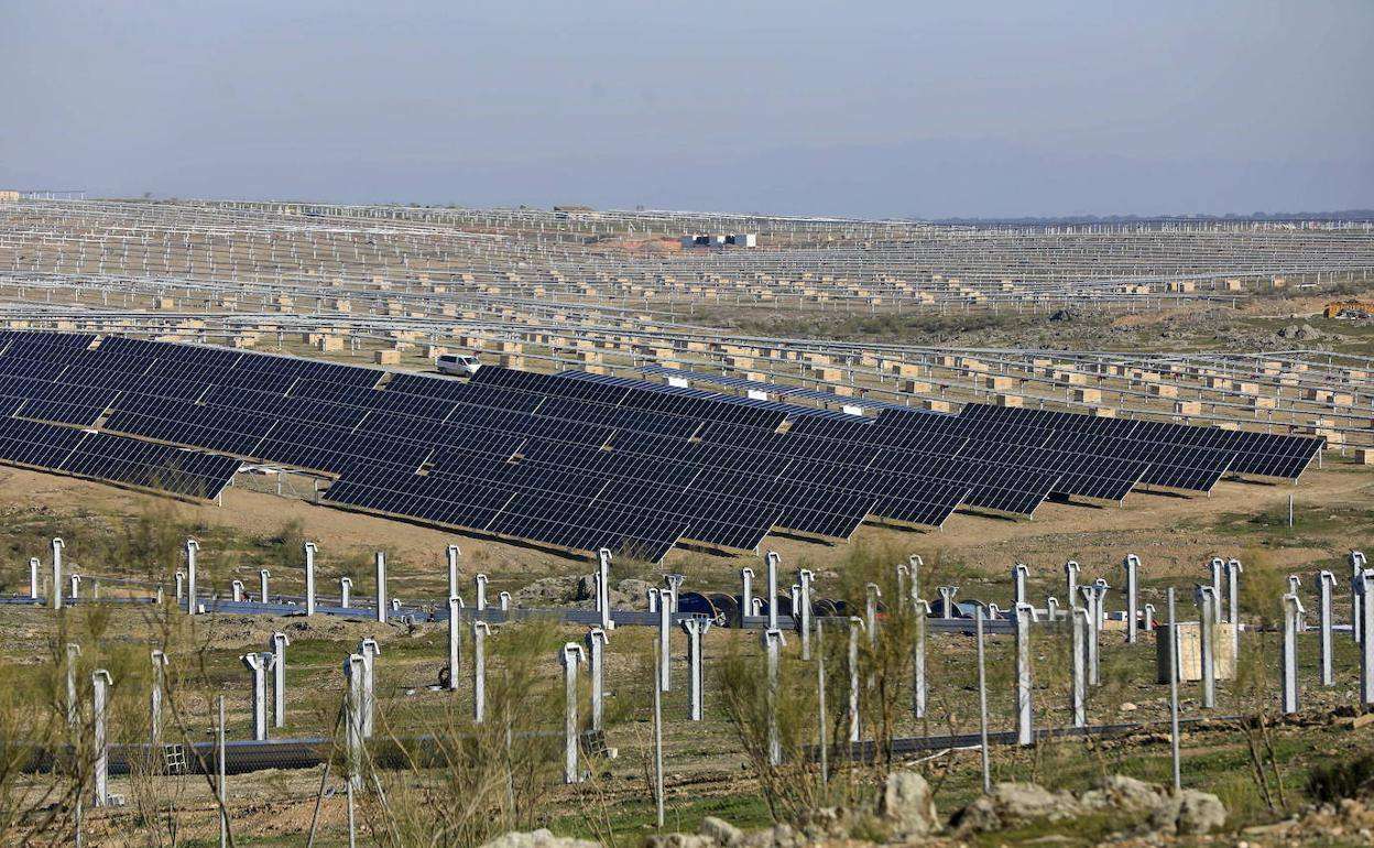 RIC Energy obtiene autorización para poner en marcha ocho plantas fotovoltaicas en España, entre ellas la de Fuente de Cantos