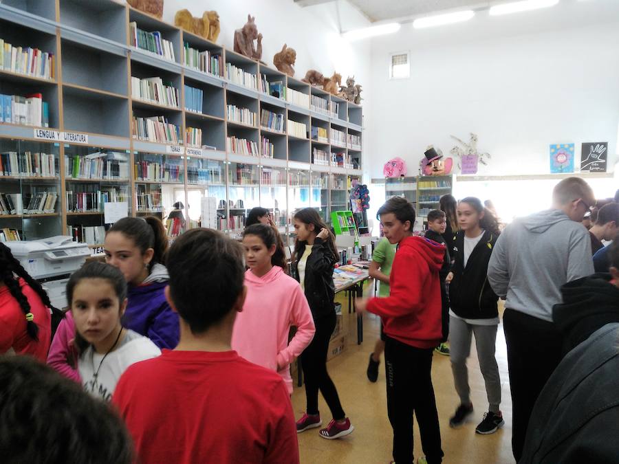 Rotundo éxito de la Feria del Libro en el IES Alba Plata