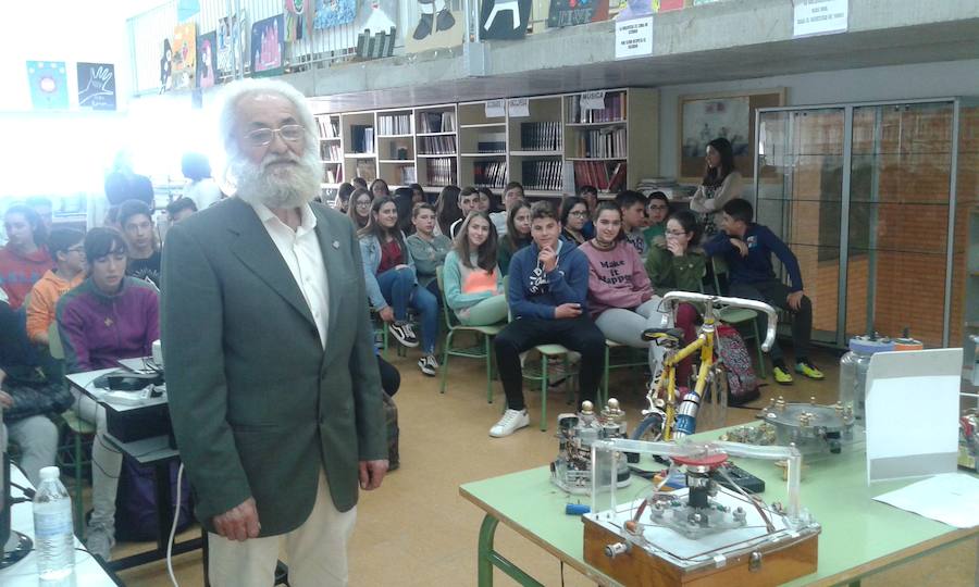 Conferencias en el IES Alba Plata del inventor Juan Luis Fernández Garrido para dar a conocer sus patentes