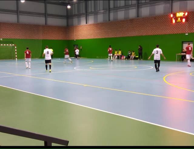 Momento del juego en el pabellón de Zahínos.