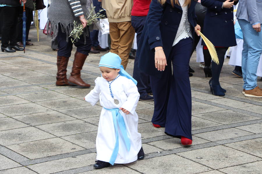 El cofrade, persona que procesiona acompañando los pasos de Semana Santa en Guareña, y desde pequeño comienza a sentirse.