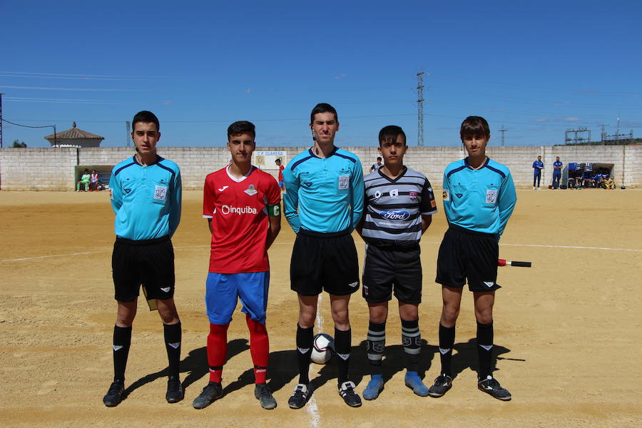 Trio arbitral con capitanes cadetes.