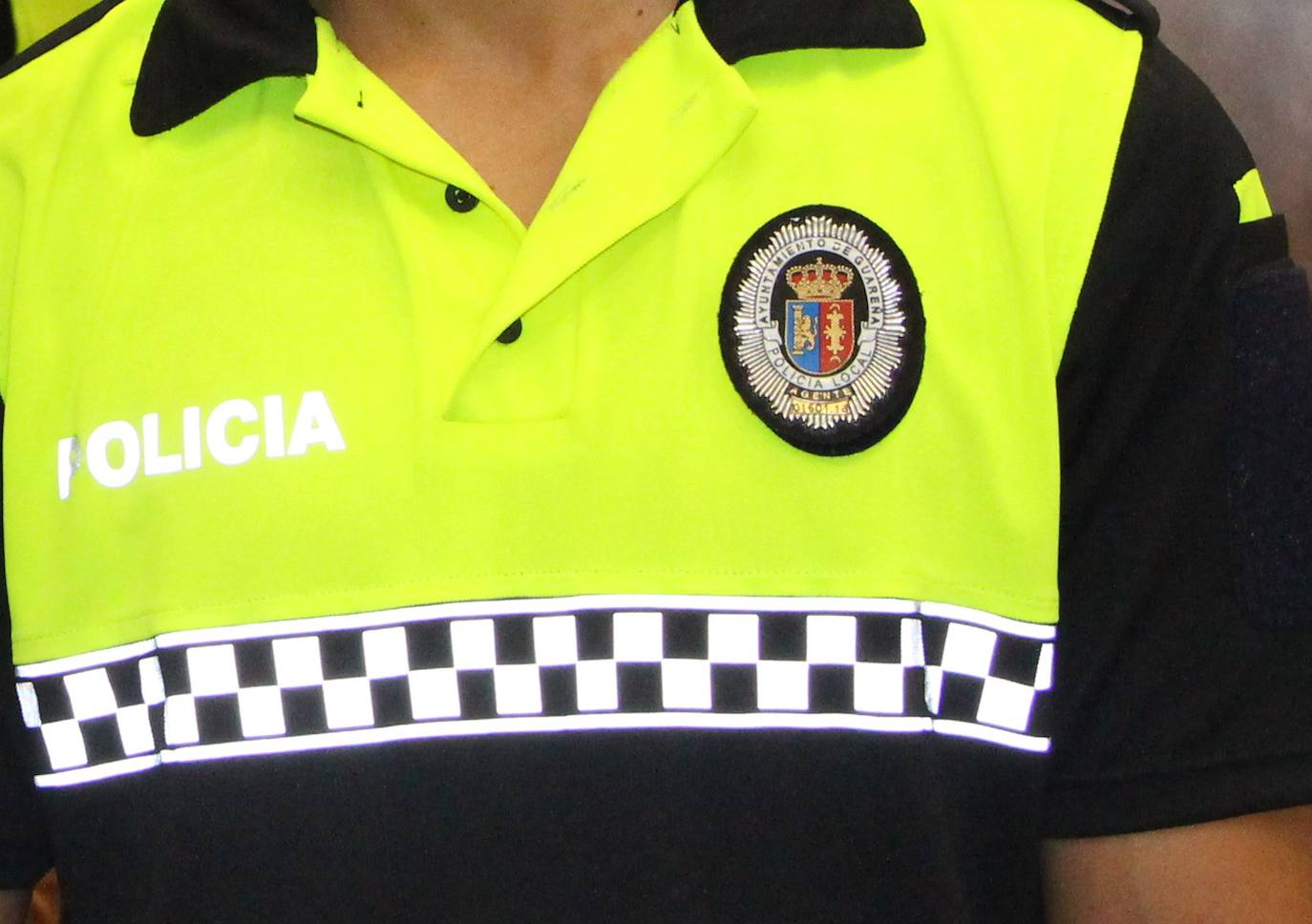 Vestimenta de la policía local en el ayuntamiento de Guareña.