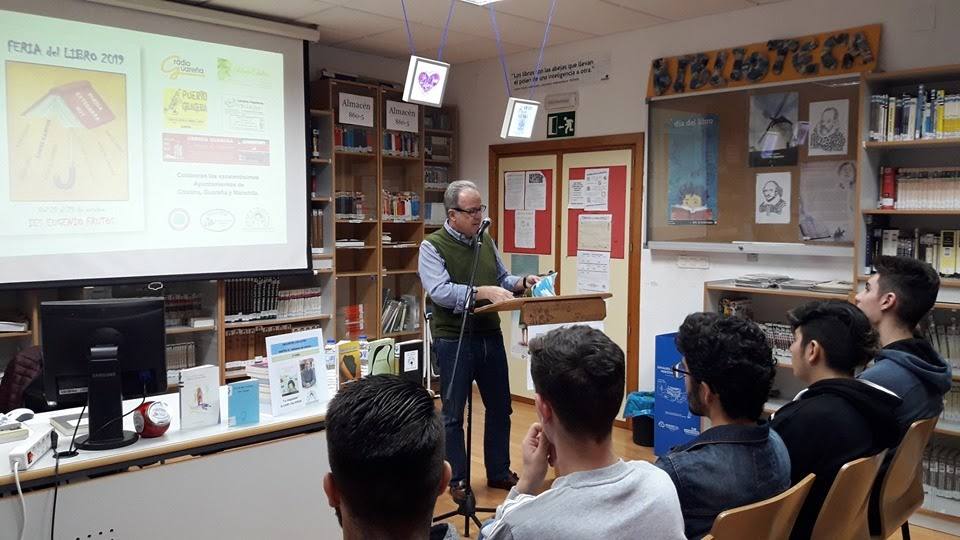 Álvaro Valverde visitó el IES Eugenio Frutos, de Guareña.