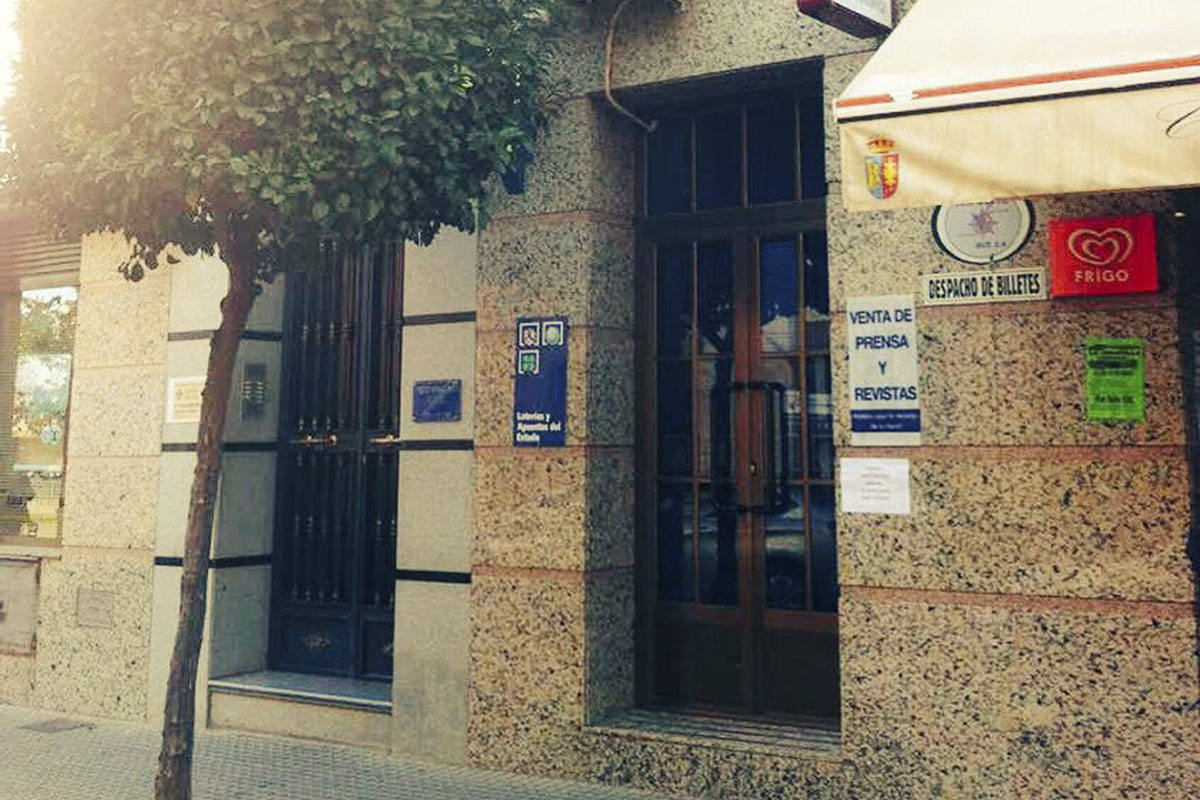 Centro Receptor de Loterías y Apuestas del Estado, en calle Grande de Guareña.