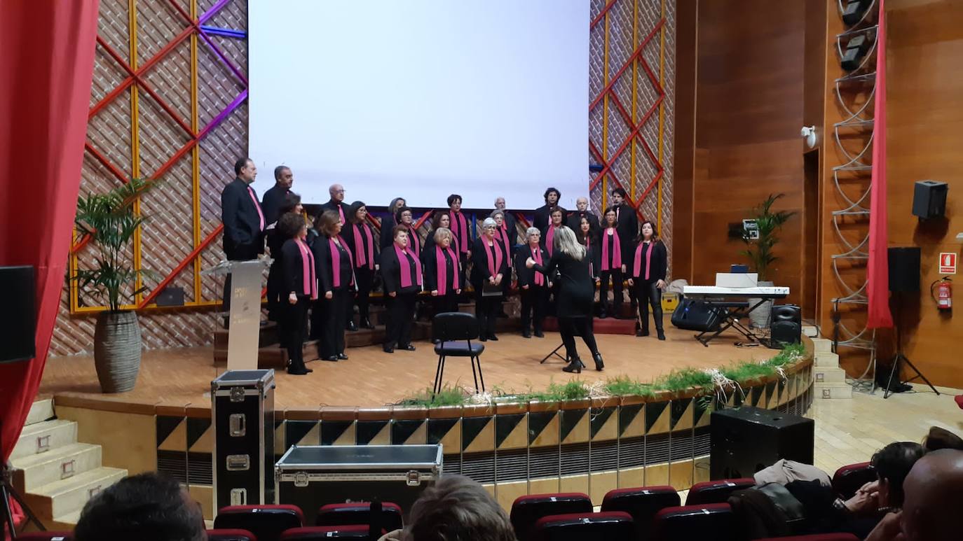 Momento de su actuación sobre el escenario de la Casa de la Cultura de Guareña.