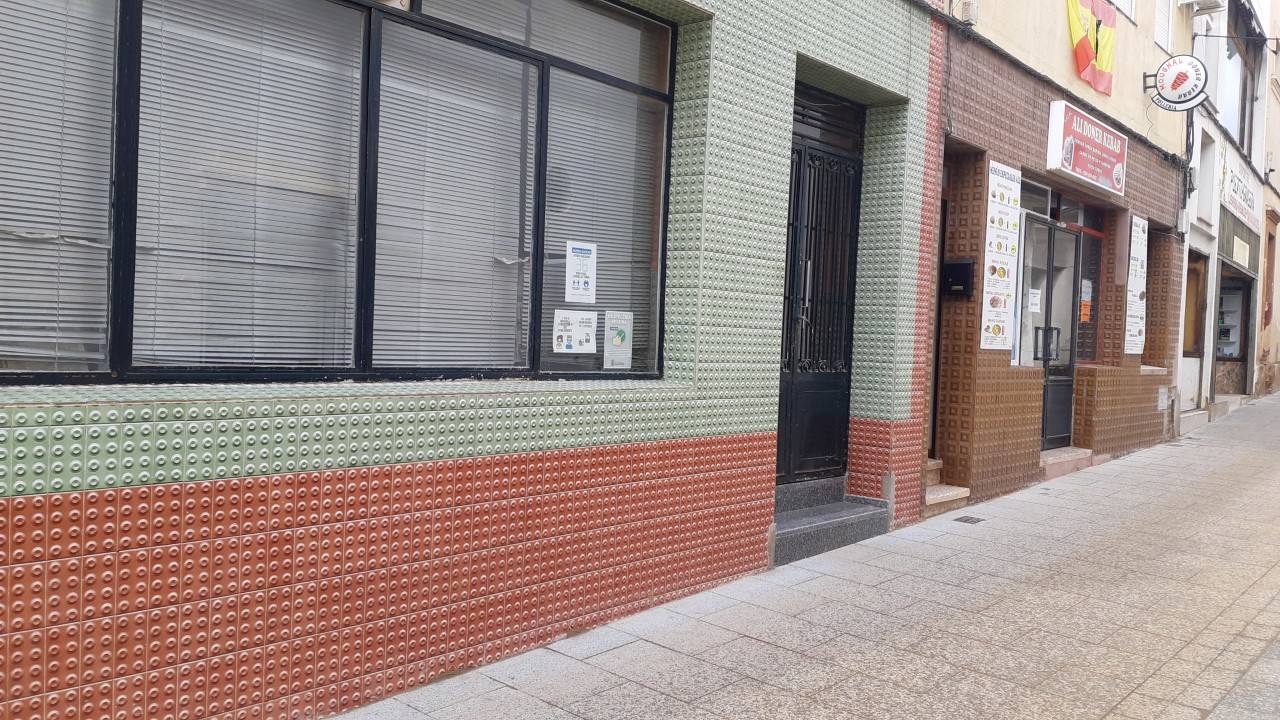 Los bares seguirán cerrados una semana más.