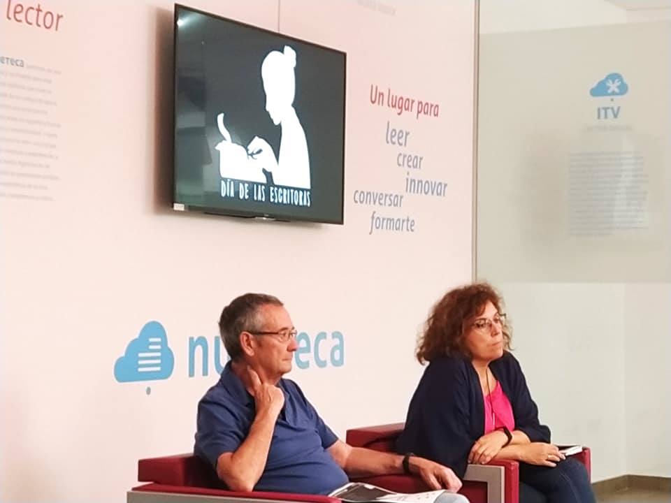 Carlos Salguero y Esmeralda Rodríguez presidieron el encuentro del inicio del curso de los clubes de lectura.