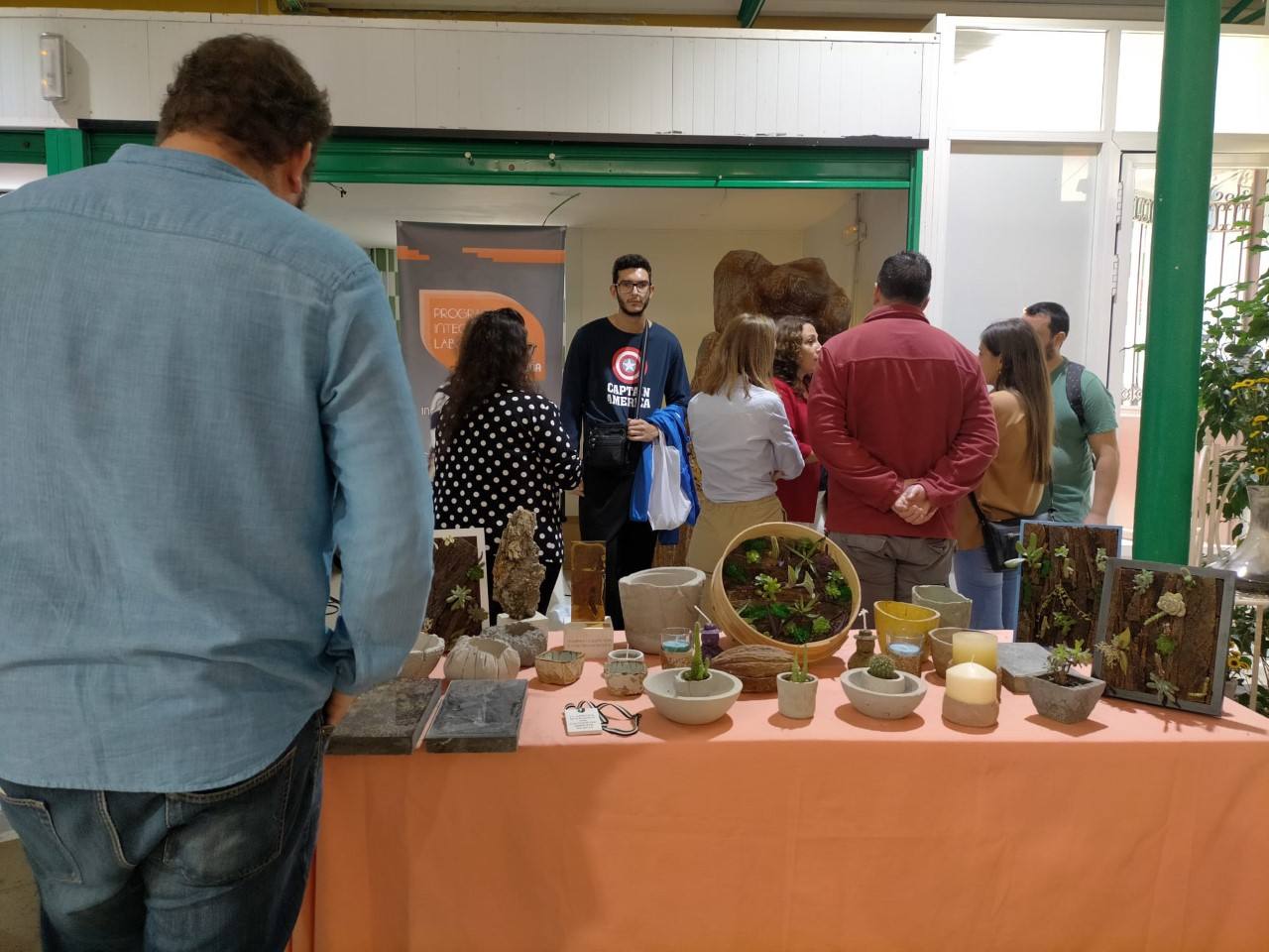 Se presentó en el Mercado de Abastos con una exposición y lectura de un manifiesto.