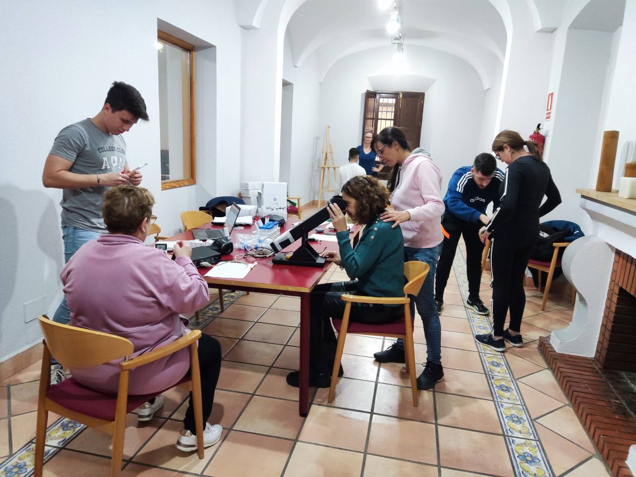 Los jóvenes investigadores en la sesión de ayer en la Casa de la Cultura.