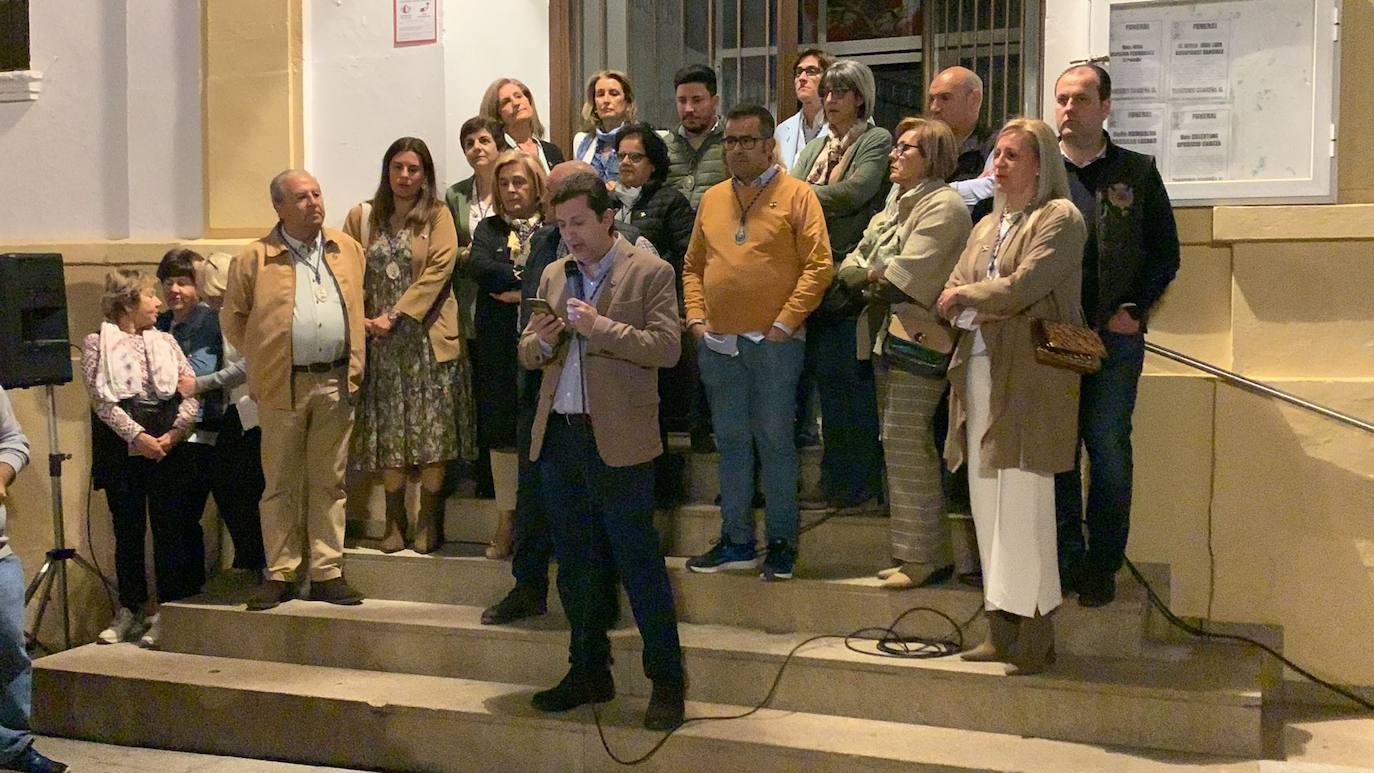 El Hermano Mayor de la cofradía del Silencio, Juan Pedro García, interviniendo en el acto el martes 21.