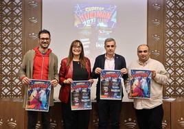 Mario Suárez (diseñador del cartel), Toni Álvarez (CEMART), Abel González (Alcalde de Guareña) y Fran Muñoz (portavoz del Guoman).
