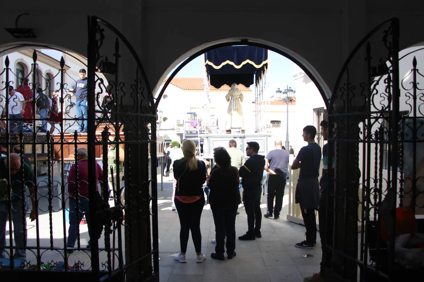 Imagen desde el interior de San Gregorio hacia los preparativos de este Jueves Santo.