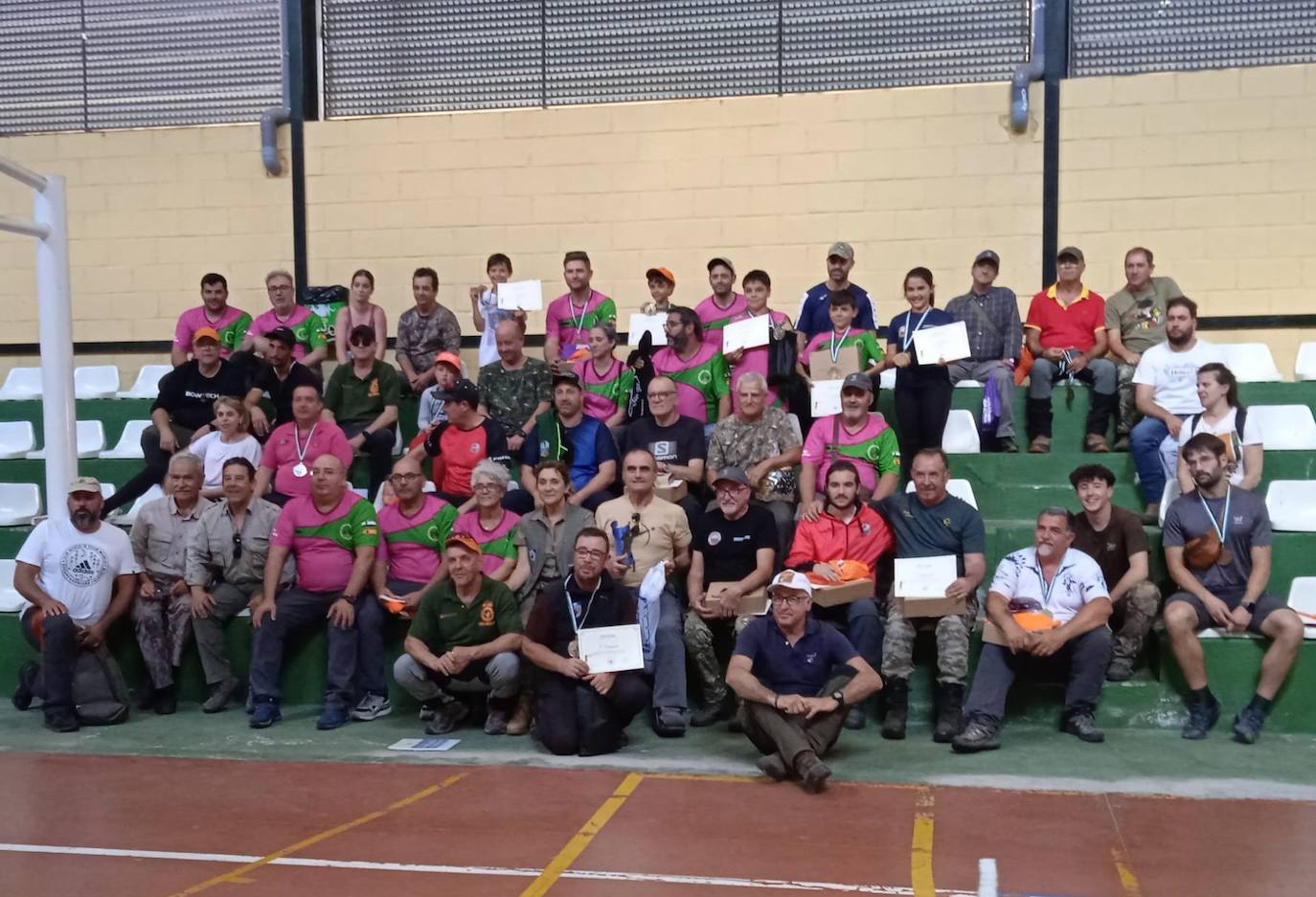 Foto de familia de participantes arqueros el pasado domingo 4 de junio.