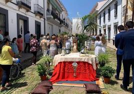 Altar en calle Juan Durán al paso de la procesión del Corpus Christi.