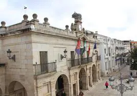 Ayuntamiento de Guareña y Plaza de España.