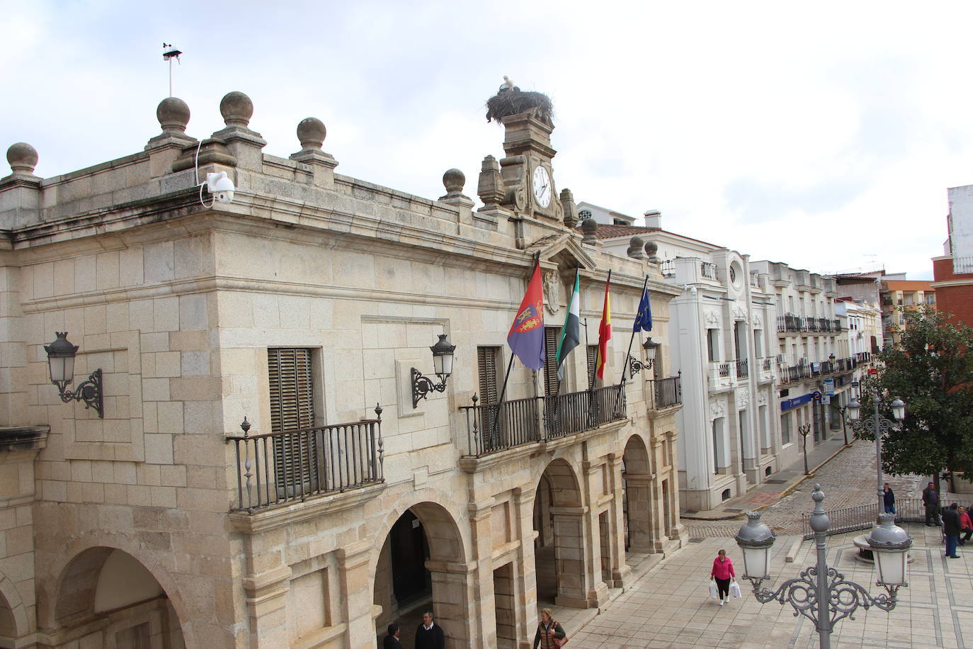 Ayuntamiento de Guareña y Plaza de España.