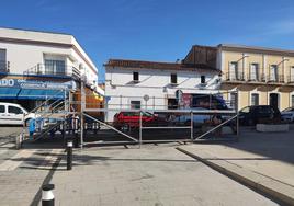 Escenario preparado para esta noche en la plaza de San Gregorio.