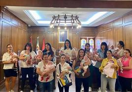 Familias con sus recién nadios.