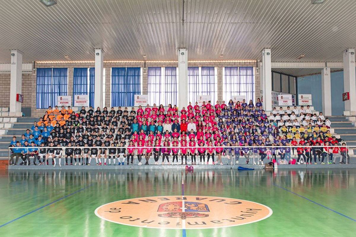 Imagen de archivo foto de familia de ocho modalidades deportivas.