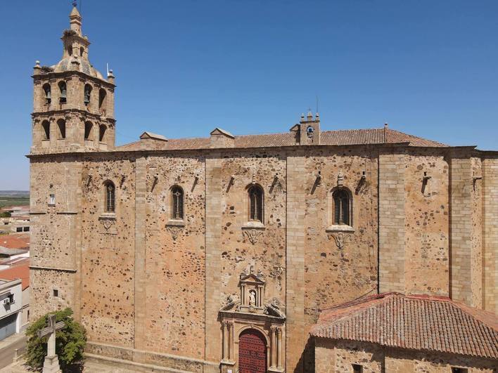 Iglesia de Santa María de Guareña que acoge el Encuentro Diocesano de Hermandades y Cofradías.