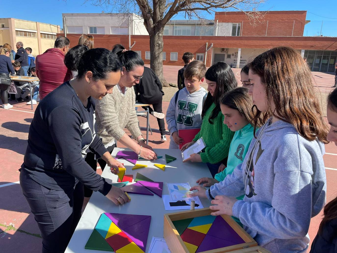 Familias y alumnos en las jornadas de matemáticas este 2023.