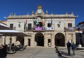 Ayuntamiento de Guareña luce pancartas conmemorando el 25N.
