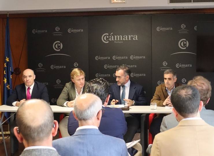 En la mesa presidencial: Mariano García, Ignacio Grajera, Francisco Carrera y Abel González.