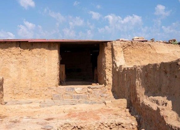 La puerta este principal del yacimiento Casas del Turuñuelo.