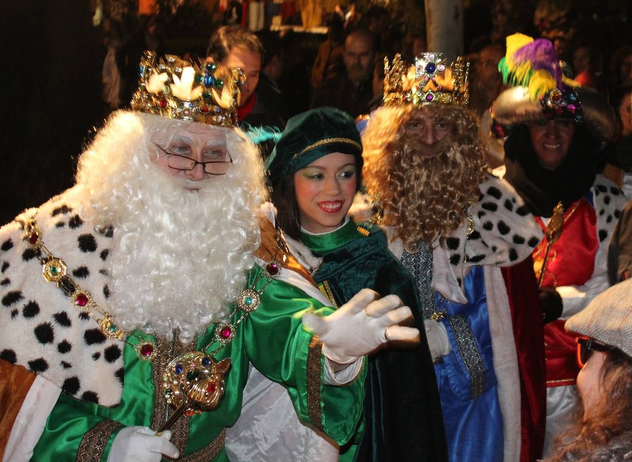 Todos pendientes del tiempo para ver la Cabalgata de Reyes