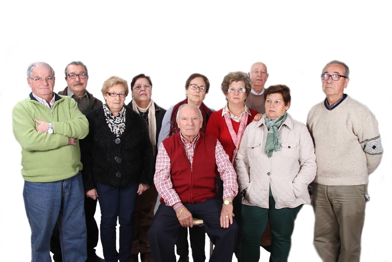 Actual Junta Directiva del Hogar del Pensinista y Tercera Edad con su presidente Juan Barrero a la cabeza (primero de la izquierda).