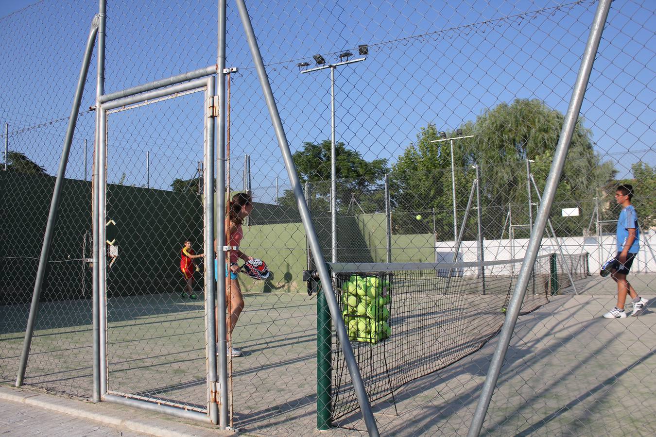 Pádel, tenis, aquaeróbic y gimnasia rítmica para el verano