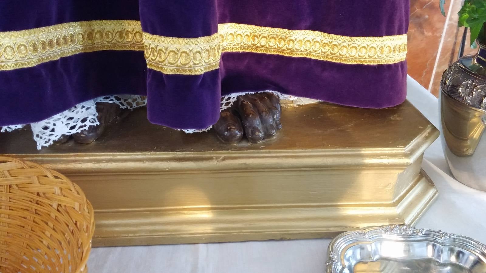 12 horas de besapiés al Cristo de Medinaceli en San Gregorio