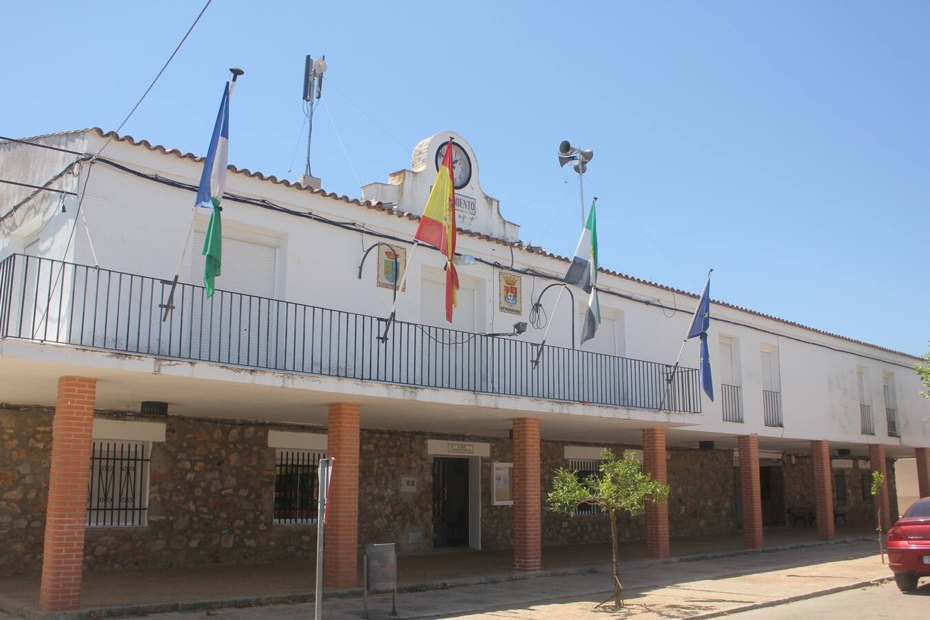 Ayuntamiento de Torrefresneda en la plaza de San Martín.