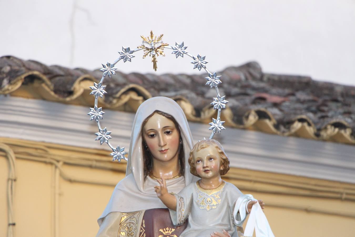 Los vecinos de la calle Espronceda realzaron la festividad del Carmen