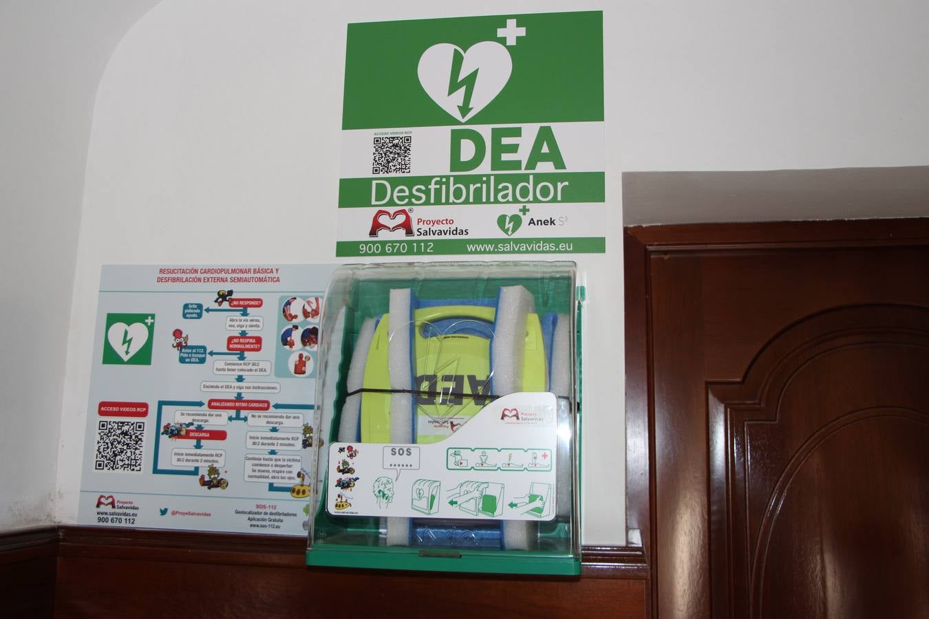 Aparato desfibrilador instalado en el Ayuntamiento de Guareña.