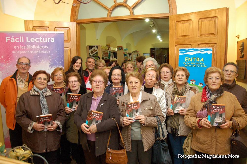 Grupo de lectura fácil de la biblioteca Eugenio Frutos, de Guareña.