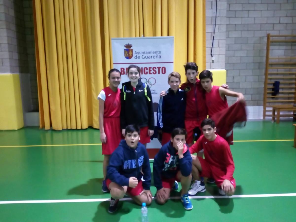 Equipo infantil de la escuela deportiva municipal de baloncesto, de Guareña.